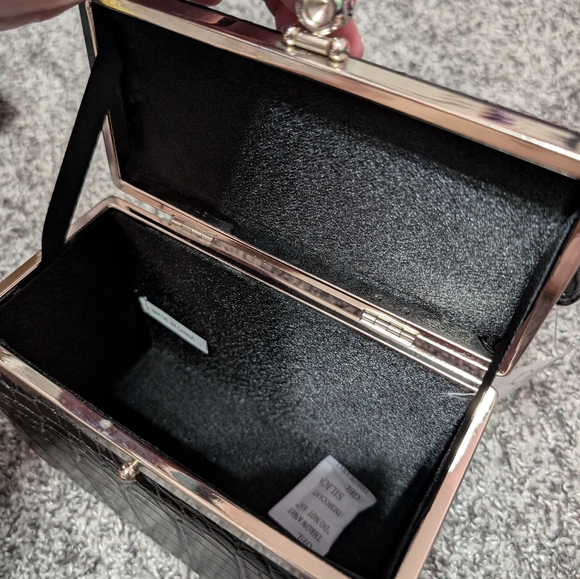 Black Faux Crocodile Trunk Bag, NWT - Picture 4 of 6